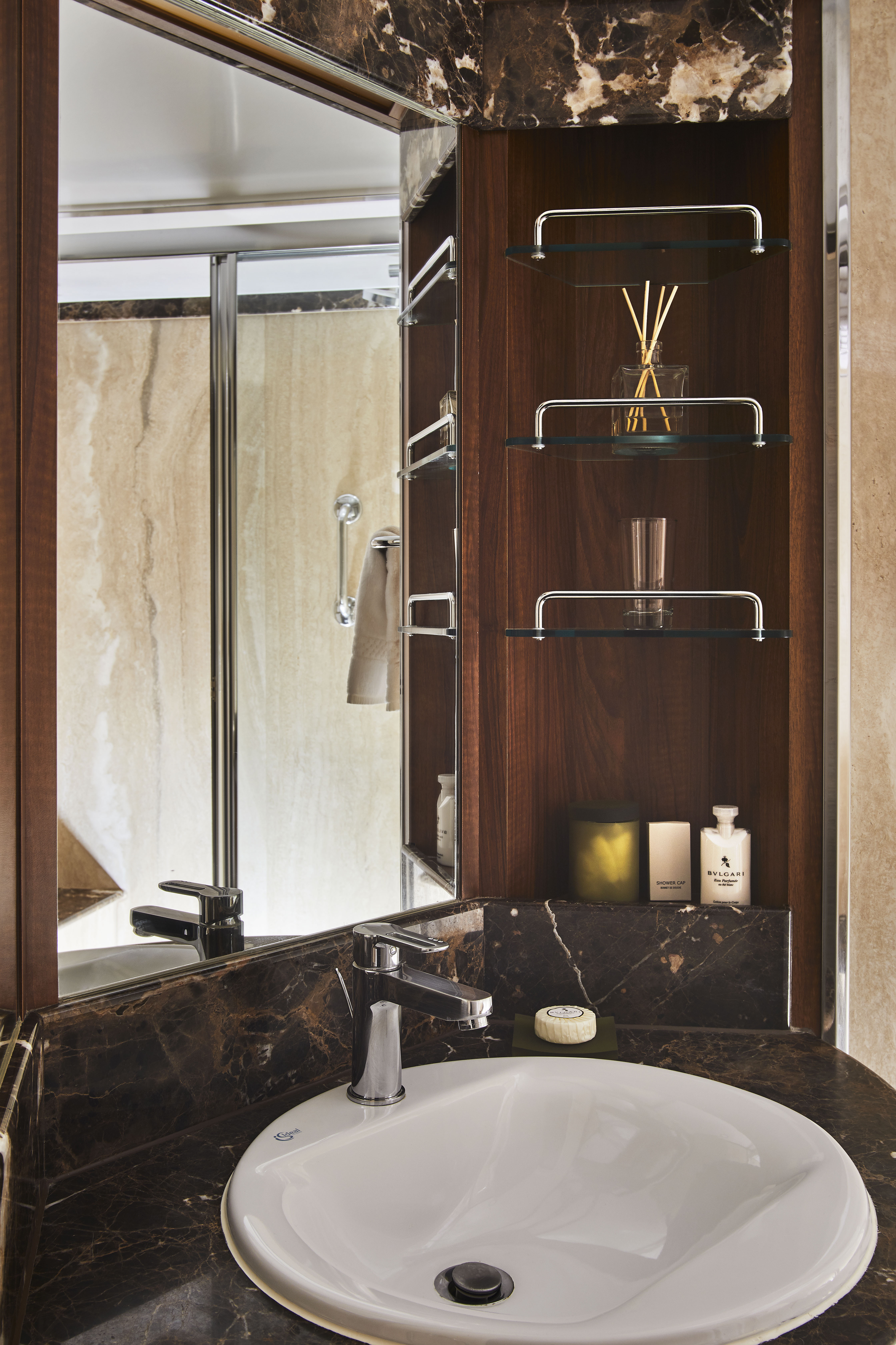 Deluxe Veranda Bathroom.jpg